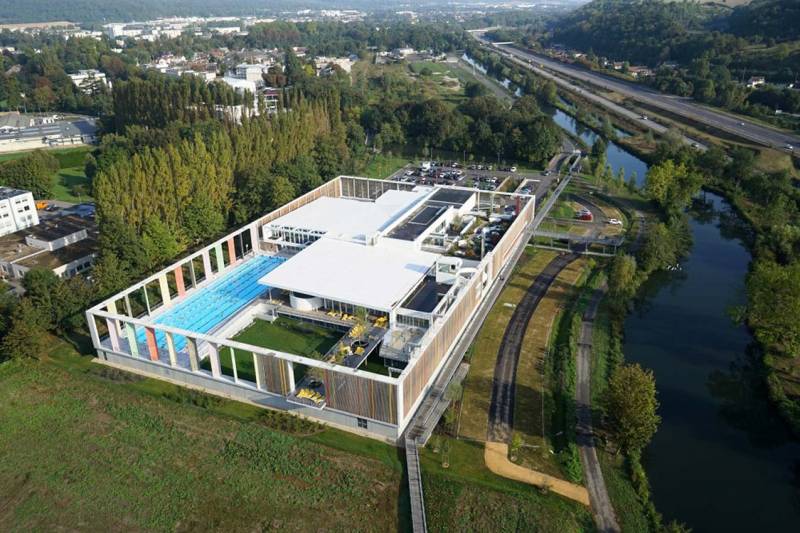 Complexe aquatique Caséo, vue du ciel, situé à Louviers.